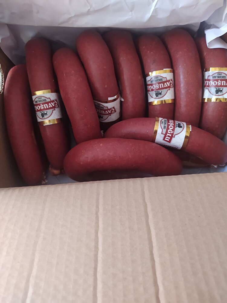 sucuklarin tadı çok güzel baharat dengesi falan süper acısız aldım çocuklar çok sevdi ama yağsız bizim damak tadımiza uydu beğendik yine alicaz