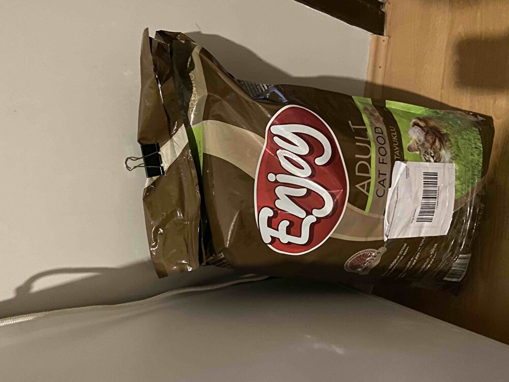 Sokak kedileri için alıyorum seviyorlar