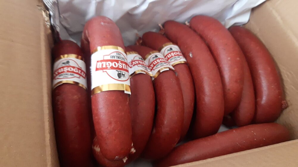 Ilk alisverisimizdi ... Ha ri ka ... Bundan sonra sucuk markamız budur.5 kg aldik stoklarda bitmemiş olsaydi bir 10 kg daha sipariş verecektik öyle güzel...Indirim bekleyen arkadaşlar beklemesin stoklarda bulur bulmaz kacirmayin :) Ayrica nazik hediyeniz icinde ayrica tesekkur ediyoruz cok begendik :)))