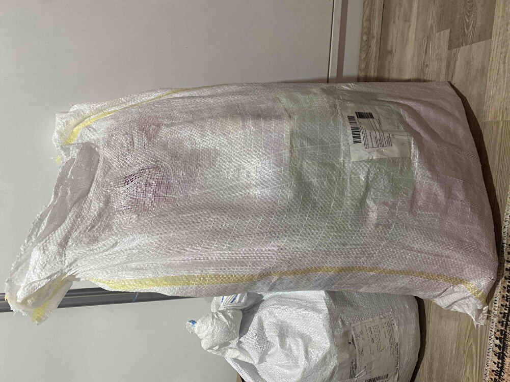 Sokak hayvanları için alıyorum daha uygun fiyatlısı yok ve hızlı gönderim yapıyorlar. Paketi bir de çuval içine yerleştiriyorlar. Sokak hayvanlarının damak problemleri olabiliyor onlar için alıyorsanız başka gıdalar ya da yaş mama ile yumuşatarak verebilirsiniz.