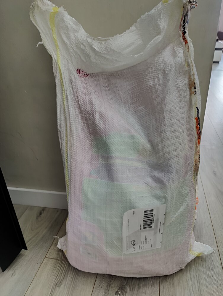 Kargomuz hızlı geldi. İlk kez yorumlara güvenerek aldık. Teşekkürler