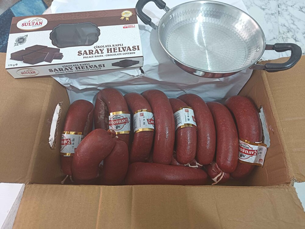 Sürekli alıyoruz gayet lezzetli 1 günde geldi yanındaki hediyeleriniz için teşekkür ederim