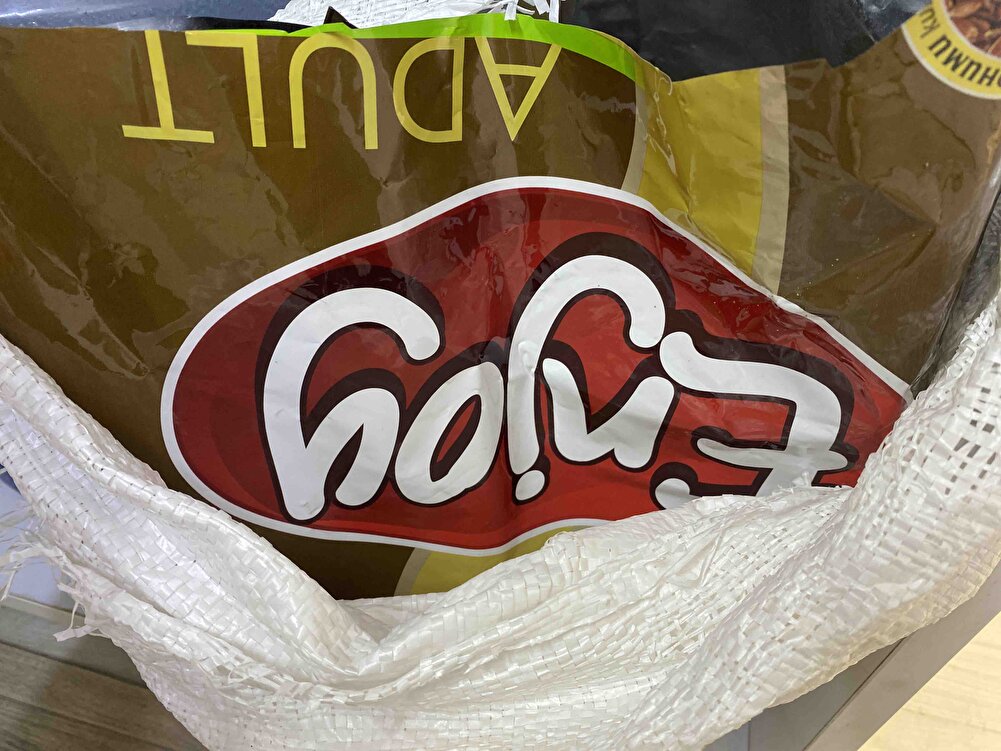 Sokaktaki canlar için sürekli aldığım mama
