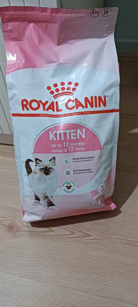 ürün orjinal geldi kargo çok hızlıydı skt 2024 daha ambalajı açmadan kedim paketi delip ordan yemiş bayılarak yiyor