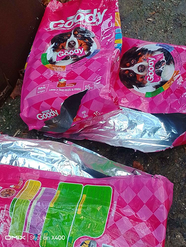 iyi ki mama torbalarını çuvala konmuş sunuz üç torba nakliye sırasında patlamış, ambalajında gösterdiğiniz özen için teşekkürler...