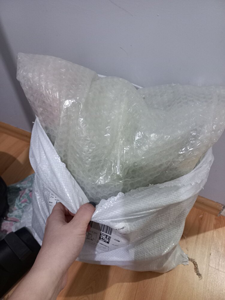 hem hızlı kargo hem mükemmel paketleme. ayrıca hediyeyi görene kadar ki düşüncelerimdi bunlar.  hediye gönderecek kadar naif olduğunuz için teşekkür ederim ♡