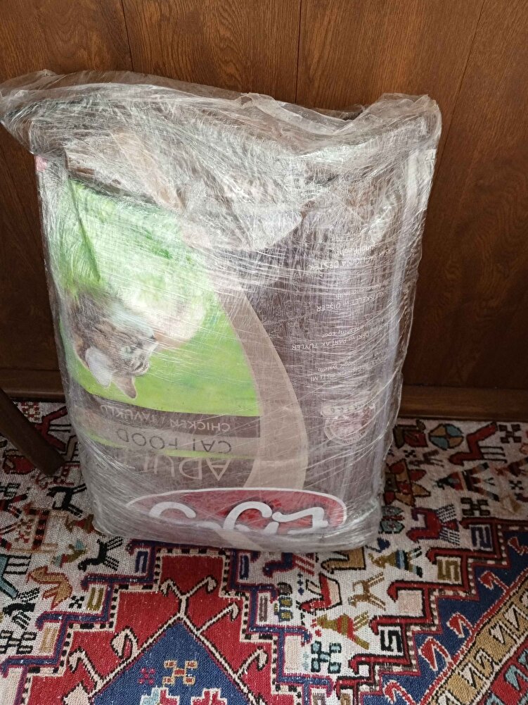 Sokak kedilerine veriyorum. Severek yiyorlar. Bu ikinci paket. Kargo ve paketleme çok iyi. Memnunum. Teşekkür ederim