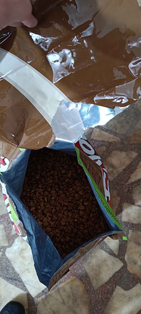2 senedir dükkanimda besliyorum artık mama yetistiremiyordum yavrularını doğurup dükkana geliyor sokak kedilerim çoğaldı haliylen bende bu mamayı aldım sokaktaki kedilerimede verdim kedim çok sevdi yavrularıylan afiyetlen yiyor şimdi ☺️