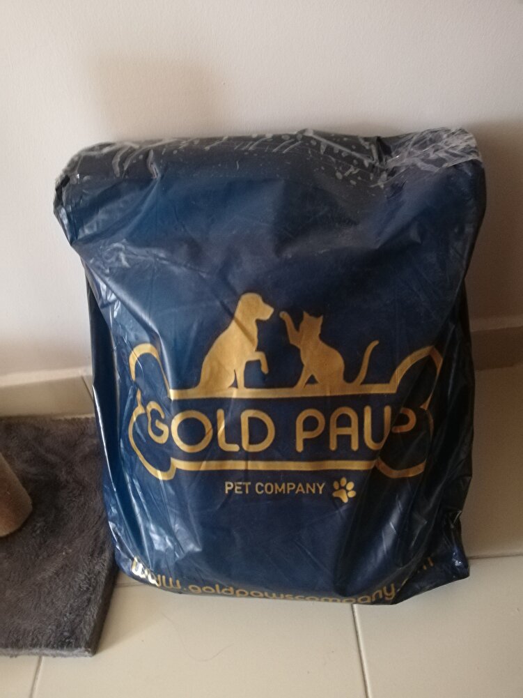 ürün paketlenmesi hiç beklemedigim kadar iyiydi. orjinal paket patpata sarılıp kalın bir poşete konularak bantlanmisti. SKT 1 yil.  Teşekkürler 👏👏