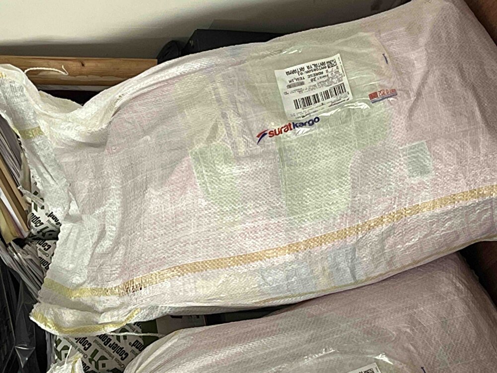 Kargoda patlar diye korkuyordum gayet güzel gelmiş çuval içine koymaları mantıklı bir hareket beğendim iyi satıcı