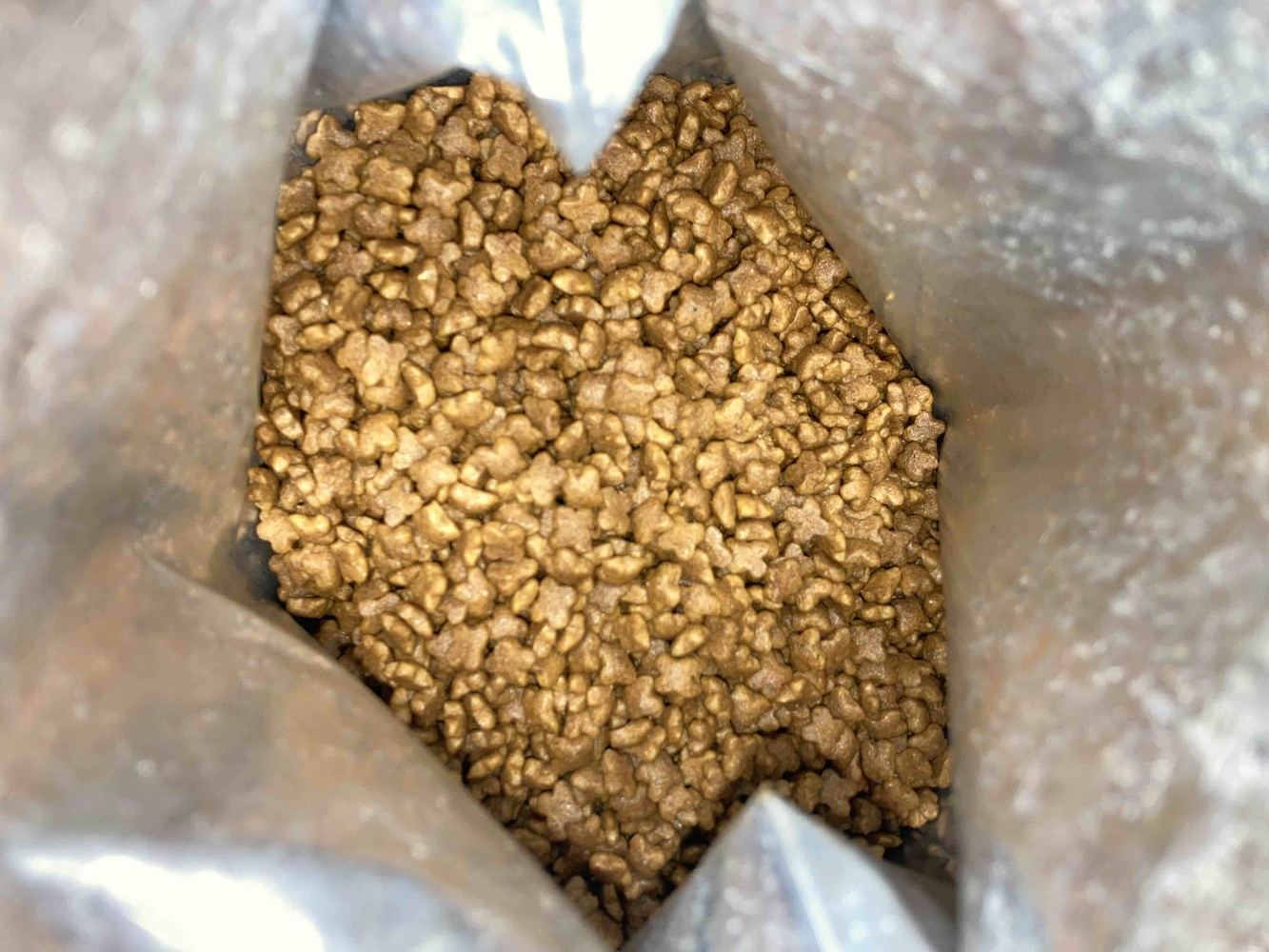 Ürün orijinal. Daha önce başıma geldiği için tereddüt ederek aldım ama içim rahat etti. Teşekkür ederim artık hep buradan alacağım.