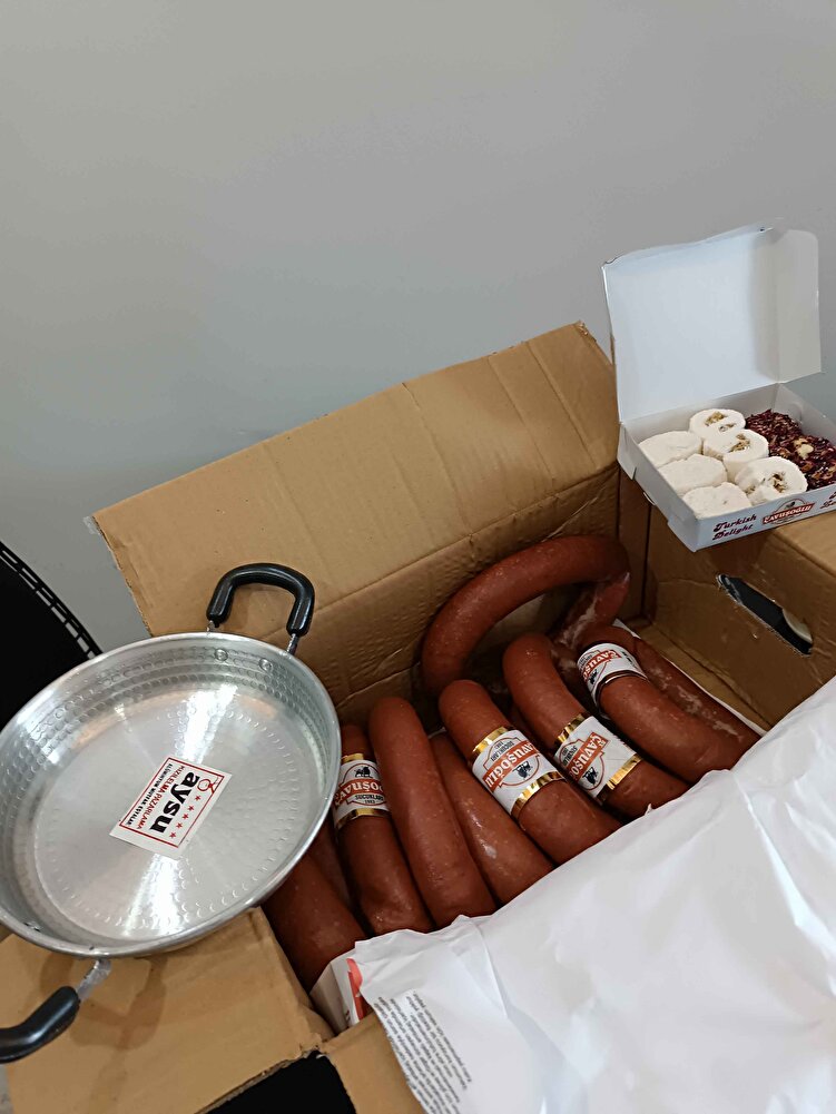 kargo çok hızlıydı paketlemeside gayet güzel hediyeler  içinde ayrıca tşk ederim