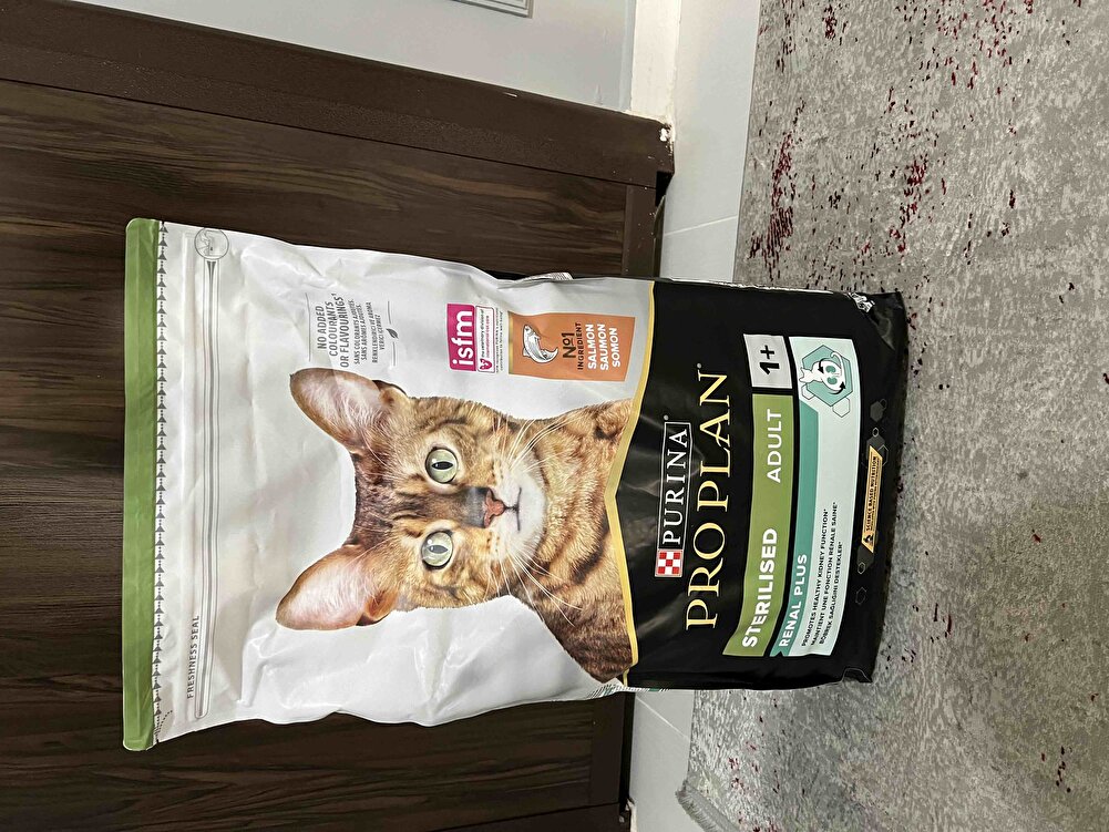 Son kullanma tarihi 10/2024 özenli paketleme ve hızlı kargo için teşekkürler. Fiyat pahalı ama yapacak birşey yok. Kedim severek yesin yeter