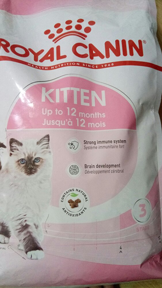 Güzel kedim seviyor. Kedim 3aylık ama 4-12 Ay almışım ama sorun olması