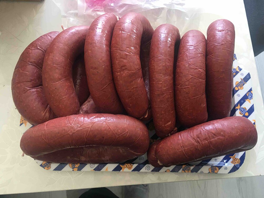 Yarısı acılı olsun dedim acılımı bilmiyorum söylediğim halde belirtilmemiş tadı normal gibi bi daha almam lokum için teşekkür üç harfli marketlerin sucuğuna  benziyo