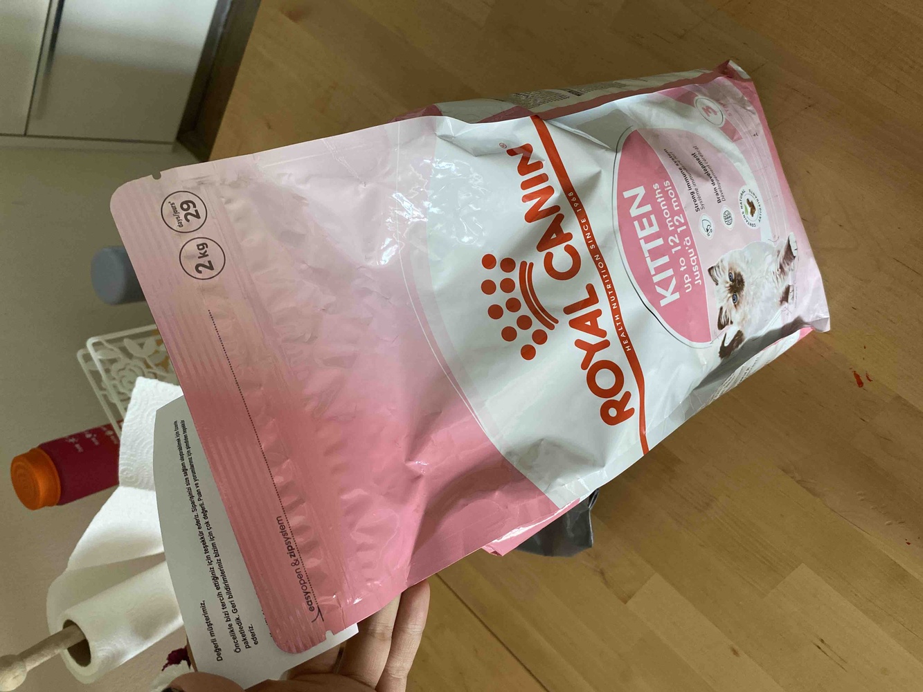 Ürün gerçekten çok özenli paketlenmişti herhangi bir delik veya patlama yoktu kediler için en kaliteli mama kesinlikle tavsiye ederim güzel notunuz içinde teşekkürler💕😺