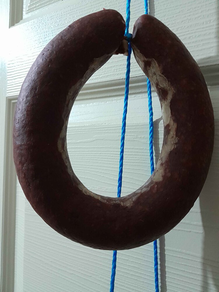 Cavuşoglu Sucuklarından devamlı alıyorum. Tadı çok güzel Tava ve lokum hediyeniz için çok teşekkürler. Ben kapıya aşarak muhafaza ediyorum. Hem kuruyor hem tadı daha da güzel oluyor. Hızlı kargo için ayrıca memnun olduk kolay gelsin.