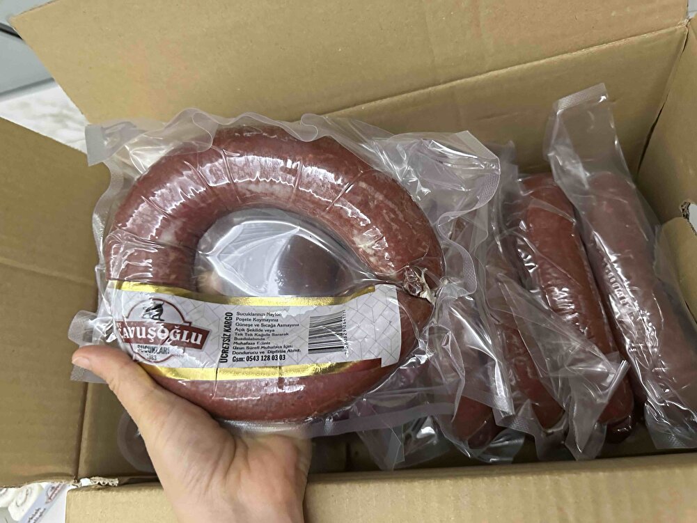 Yağı aşırı fazla değil baharatıda aynı,5 kiloya 11 tane geldi,ayrıca satıcıya teşekkürler,lokum ve tava eklemiş hediye olarak🌸