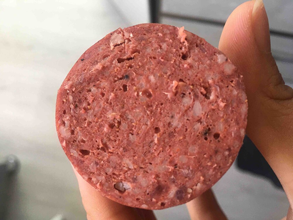 Yarısı acılı olsun dedim acılımı bilmiyorum söylediğim halde belirtilmemiş tadı normal gibi bi daha almam lokum için teşekkür üç harfli marketlerin sucuğuna  benziyo