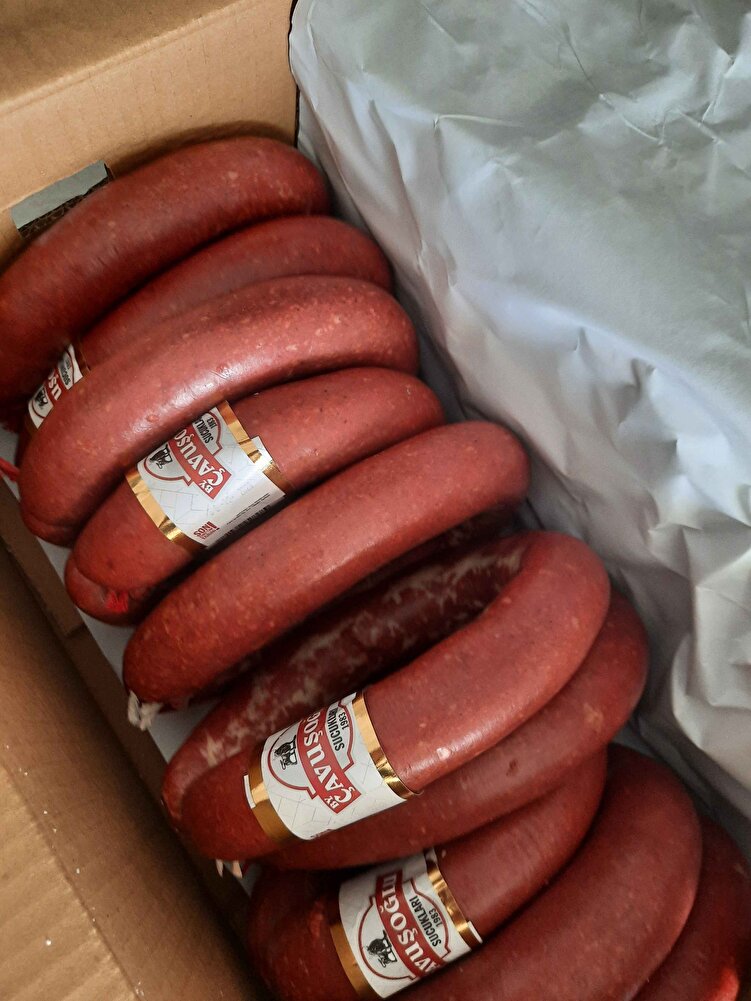 Ürün güzel paketlenmiş 1 günde aras kargo ile elime ulaştı baya şaşırdım emeğinize sağlık arka serin balkona sucuklari serdim kurusun derin dondurucuya aticam daha tatma fırsatım olmadi yorumu güncellerim