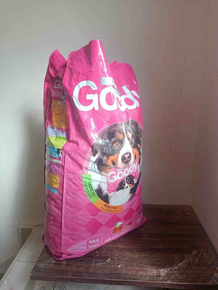 Satıcıdan daha sonra aldığımız üründe böyle bir sorunla karşılaştık değişim istemek için satıcı ile iletişime geçtiğimizde eşime resmen küfür ve hakaretlerde bulundu dava edeceğiz şikayetçiyiz trendyolun bu gibi seviyesizlerle çalışması ne kadar  kötü 5 yıldız veriyorum ki öne çıksın yorumum kimse bu satıcıdan alışveriş yapmason