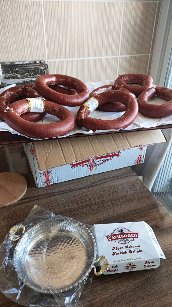 ilk defa sipariş verdim ama bir arkadaşın tavsiyesiyle aldım sağ olsunlar sağlam bir şekilde göndermişler vakumlu bir şekilde hediyemizi de unutmamışlar ayrıca teşekkür ediyorum İnşallah başka zamanlarda başka seferlerde başka alışverişlerde görüşmek umuduyla