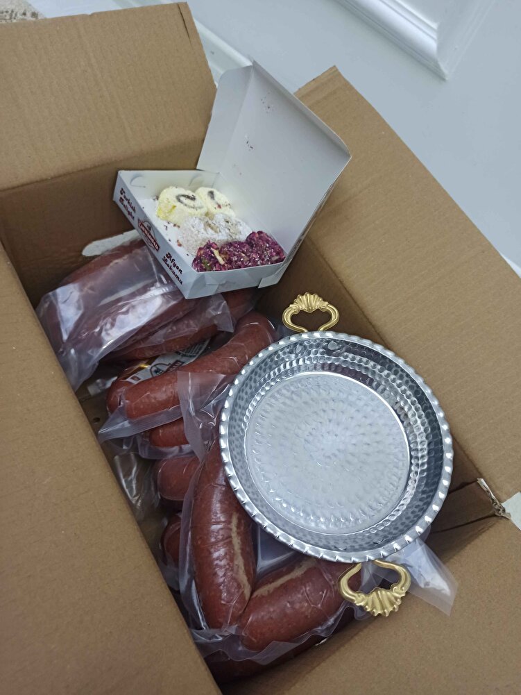 sucukları daha denemedim ama hediyeler için teşekkürler lokumlarınız çok güzeldi deneyince yorumumu güncellerim