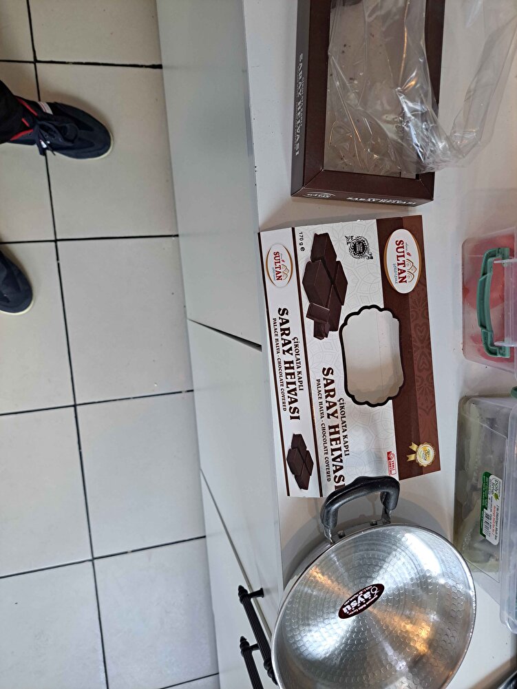 gerçekten çok güzel geldi sucuklarınız ve ciddi anlamda koku lezzet mükemmel özellikle hediyenin resmini çektim memnun kaldık pişmaniye bidahakine daha fazla isteriz 😀