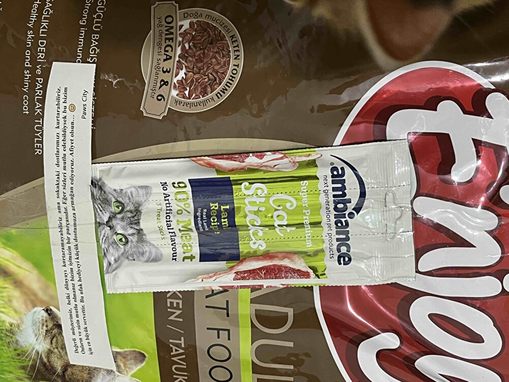 sokak canlarına uzun yıllardır alıyorum hediye ve şirin bir not ile geldi bu işi sadece ticaret olarak yapmadığı belli bir işletme böyle güzel insanlar olduğunu görmek çok iyi hissettirdi satışınız bol olsun 🐈 hediye için teşekkürler 🙏🏻