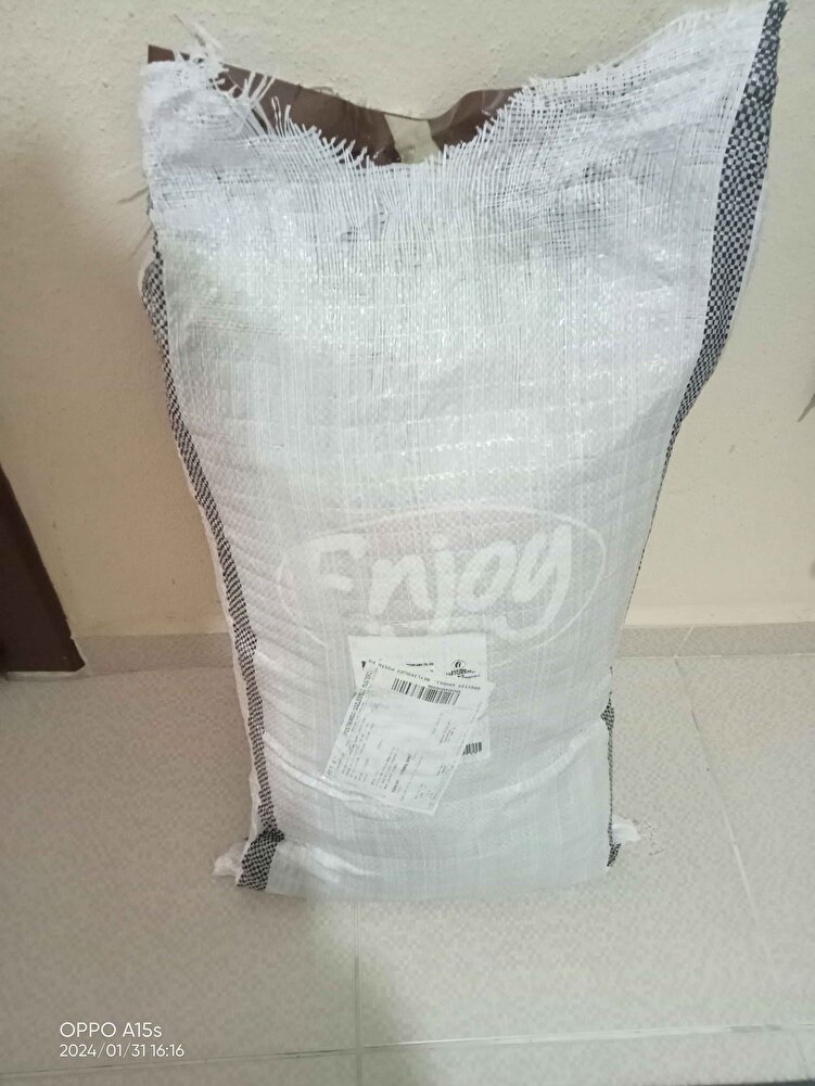 sokak canları severek yiyorlar ürün sıkıntısız elime ulaştı paketlemesi güzel sağlam bir şekilde elime  ulaştı sürekli buradan alışveriş yapıyorum sokak canlarım aç kalmıyor teşekkürler
