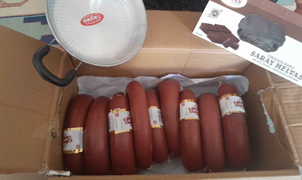 hediyeler için teşekkürler bayıldık sucukda yedikten sonra karın ağrısı yaptı bide baharatları biraz yoğundu ama elinize sağlık