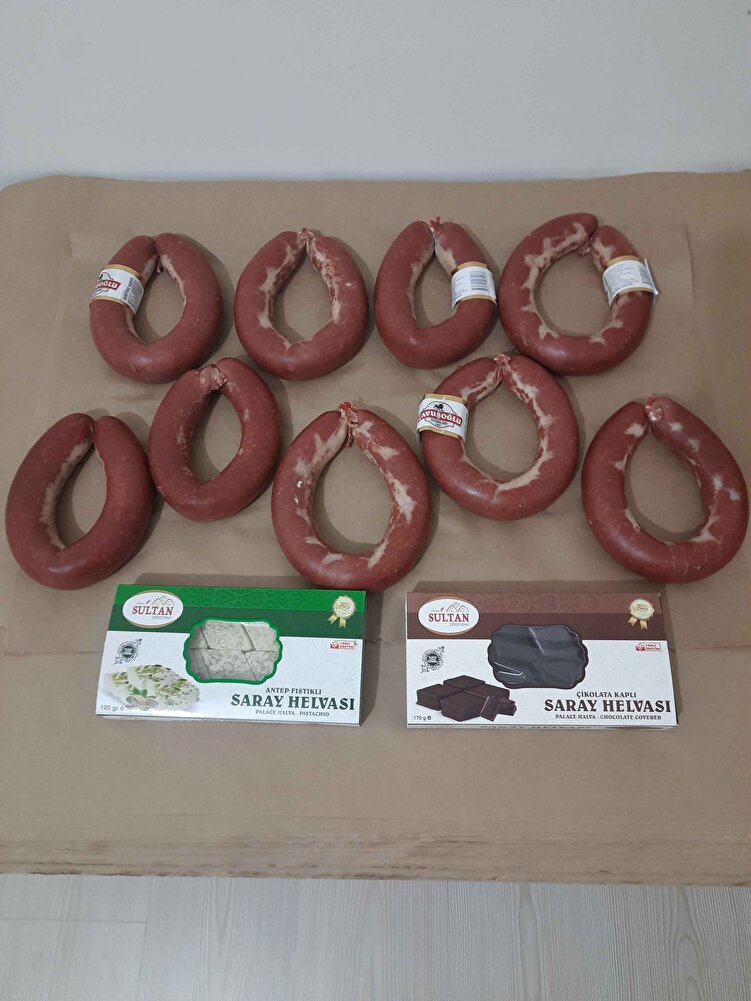 ürünleri teslim aldık teşekkür ederiz. elinizde tava kalmadığı için gönderememişsiniz. yerine pişmaniye koymuşsunuz. ama bunu bir meydan okuma olarak alıyorum. 😀 tava yok anladık da pişmaniyesiyle meşhur izmit e afyon pişmaniye si göndermek de nedir 😀. biz size sucuk,lokum,kaymak göndersek ne hissedersiniz. bir sonraki siparişimde 2 tava borçlusunuz bana, lütfen not alın 😉