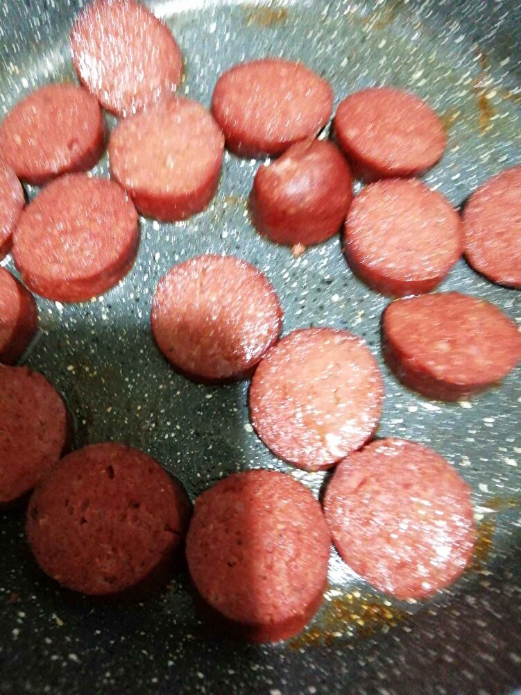 sucuklar pişti lezeetli