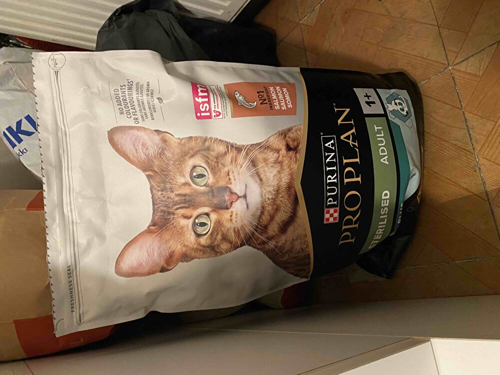 Kısırlaştırdığımdan beri bu markayı kullanıyorum çok seviyor kızım.Siparişim sağlam geldi