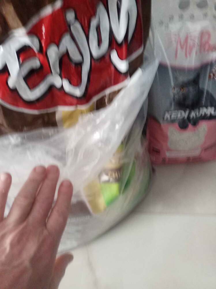 kedilerin severek yiyor memnunum