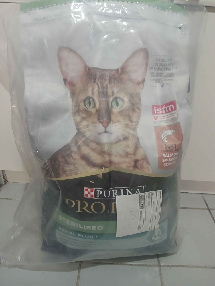 Devamlı kullandığımız mama kedimiz severek yiyiyor ,Elimize çok kısa sürede ulaştı, sipariş verdim aynı gün kargoya verildi 😊,paketleme çok güzel,son kullanma tarihi 2026 satıcıya teşekkür ederim,alacak olanlara tavsiye ederim.