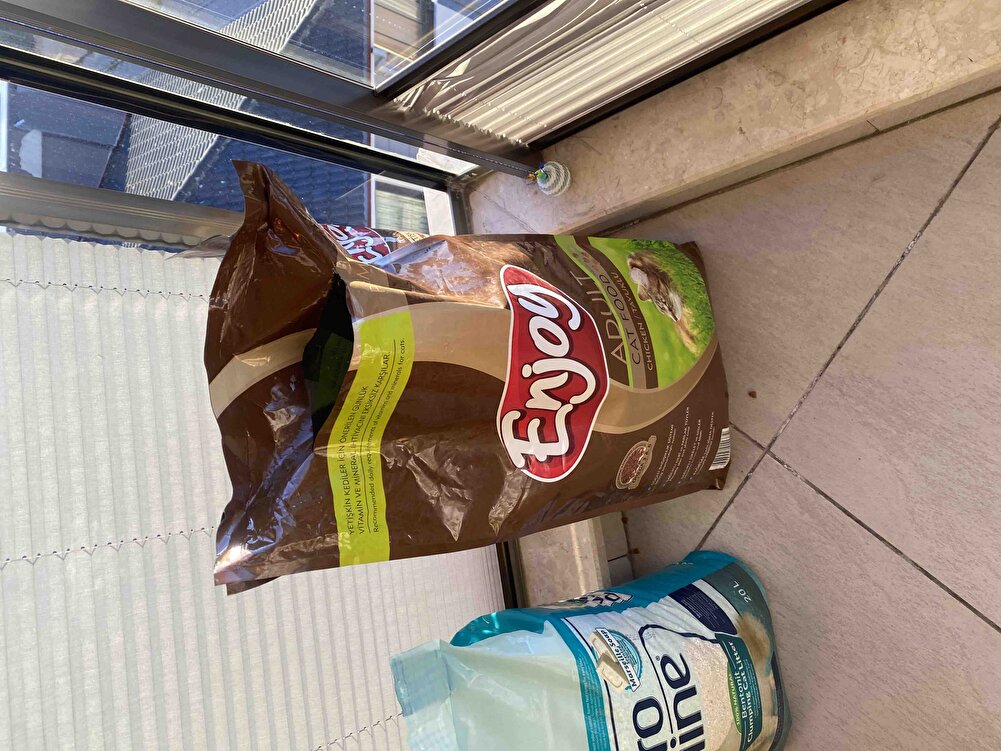 Sürekli sokak hayvanları için alıyorum