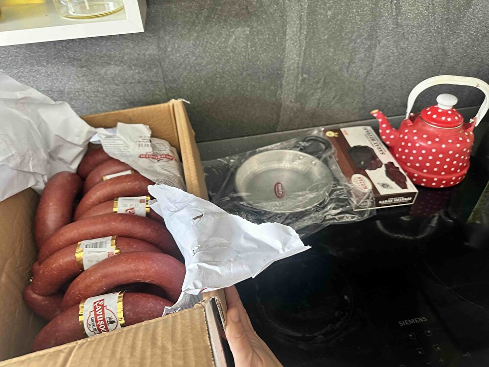 Harikasınız hediyelere bayıldım sucuğun tadı süper 🥰🥰😍😍😍