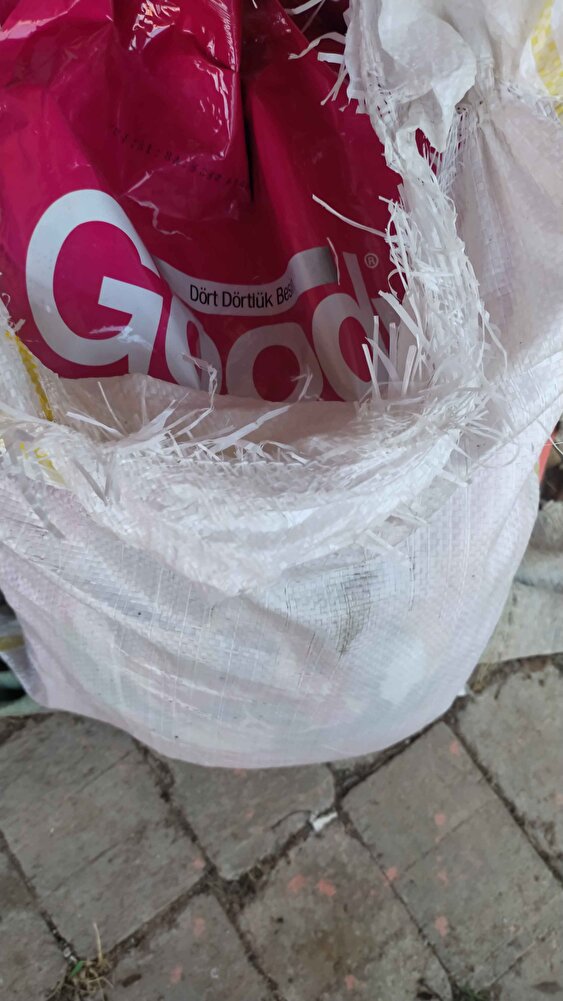 Ürün sağlam bir şekilde geldi önceden de sipariş ettiğimiz bir mama köpeğim severek yedi