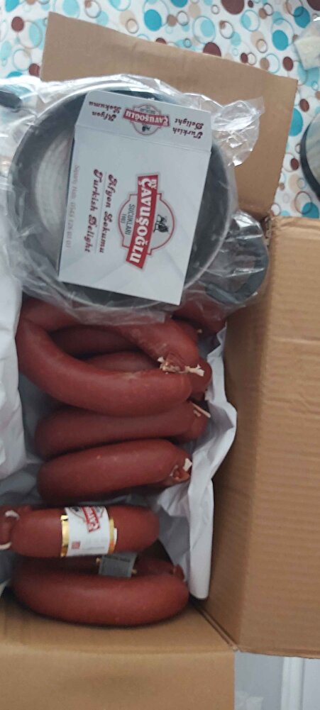 Sucuklar güzeldi beğendik,  tekrar sipariş vereceğim, hediyeler için teşekkürler.