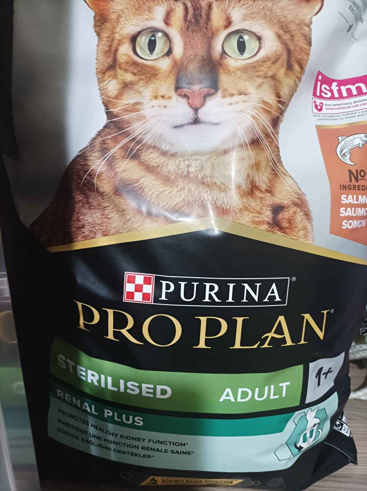 alerjik bir kedimiz var sadece bunu yiyebiliyor, gayet iyi