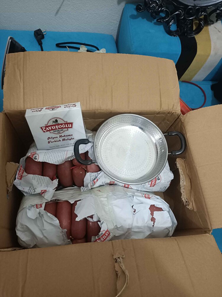 hediyeler için teşekkürler oruçlu olduğumuz için tabii şimdi tadına bakamıyoruz birkaç gün kurusun ondan sonra tadına bakar yorum yaparız