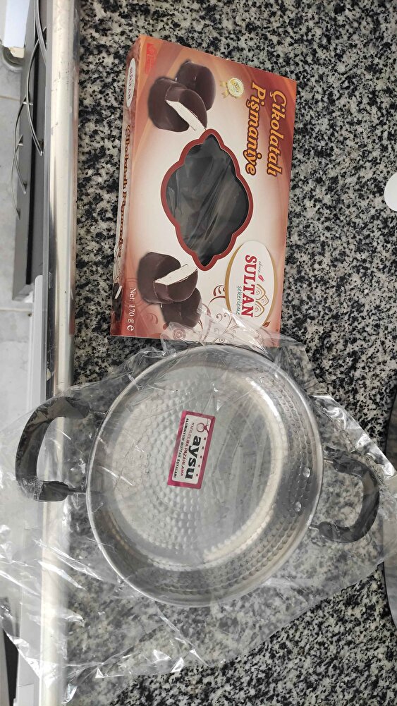 Hediyeler için çok teşekkür ederim ancak 5kglık siparişe 9 kangal geldi. 1 adet sehven eksik mi geldi yoksa gramaj böyle mi sizin takdirinizde açıkçası bilmiyorum tartamadığım için.