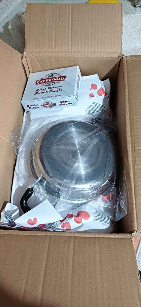 Pazartesi sipariş verdik salı günü ürünler elimize ulaştı. Paketlenmesi iyi olmuş. Sucukların görüntüsü ve kokusu şahane gözüküyor. Tadına baktım harika bizim çok hoşumuza gitti tavsiye ederim. Firma yetkilileri sorduğumuz sorulara hızlı ve gayet kibar bir üslup ile karşılık verdi. Ayrıca hediyeler içinde teşekkür ederiz.