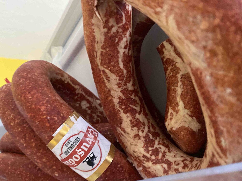 Ürün baya yağlı ve fazla yemede midemi rahatsız ediyor ve endişe uyandırdı bende keşke bukadar fazla almasaydım her gördüğümüzü denememek lazımmış tadı bazı tostçulardakini andırıyor