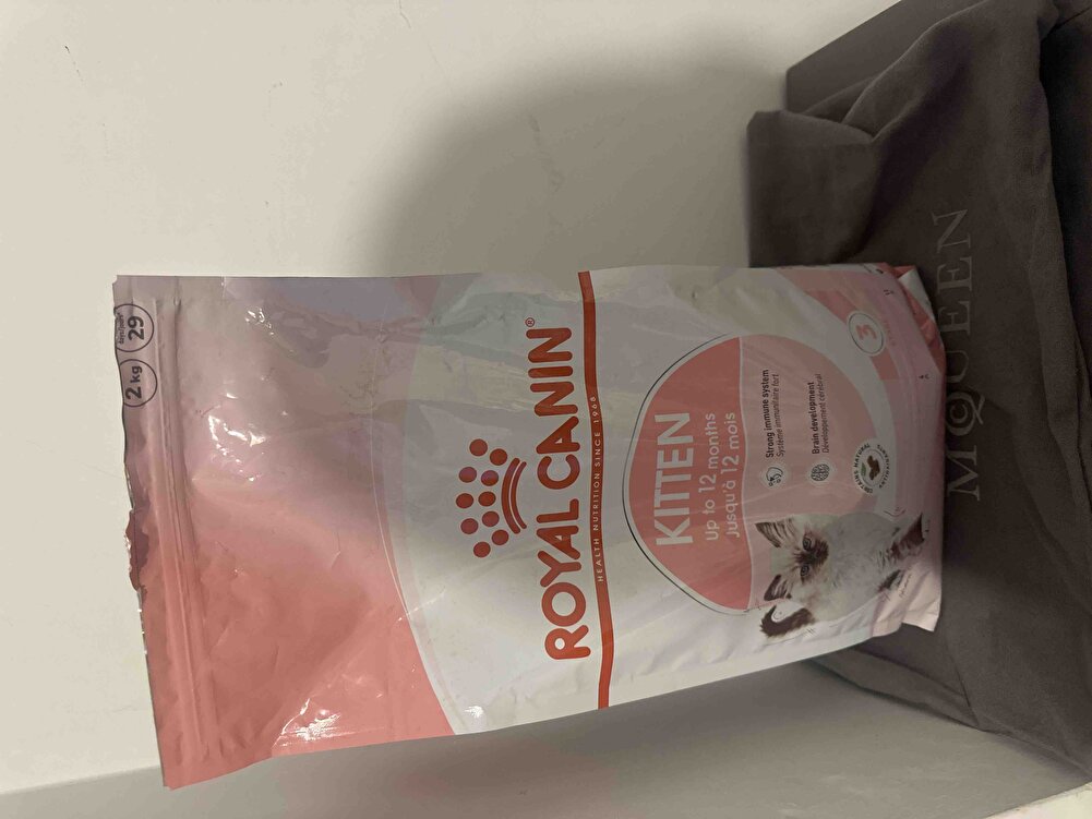 Orjinal geldi kedim severek yiyor