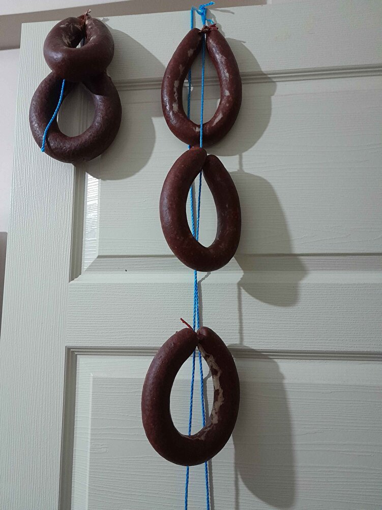 Cavuşoglu Sucuklarından devamlı alıyorum. Tadı çok güzel Tava ve lokum hediyeniz için çok teşekkürler. Ben kapıya aşarak muhafaza ediyorum. Hem kuruyor hem tadı daha da güzel oluyor. Hızlı kargo için ayrıca memnun olduk kolay gelsin.