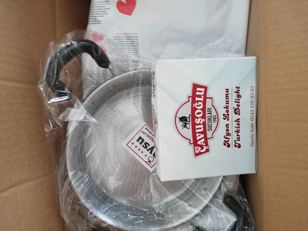 Özenli paketlenmiş  teşekkürler gelen notta yazdığı çin 2 gün bekleyeceğiz artık 🙂 yanında gönderdiğiniz hediyeler için ayrıca teşekkürler bol kazançlar