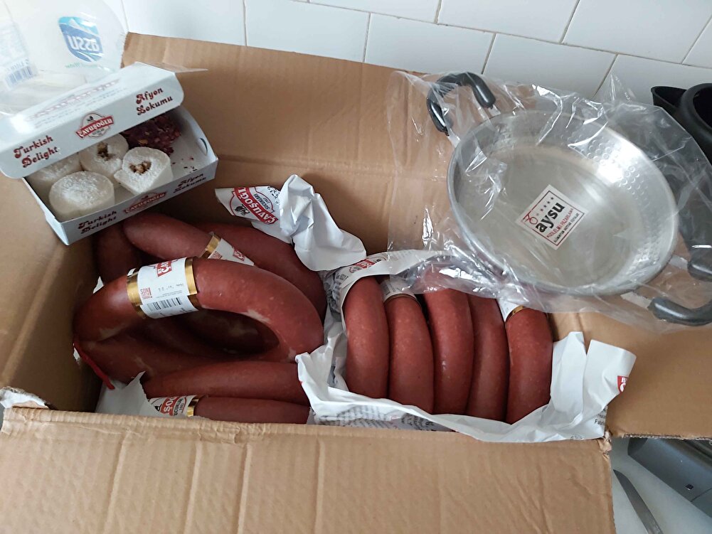 5 kilo aldım yarısı acılı yarısı acısız ,tadı güzel severek tüketiyoruz bitince tekrar sipariş vereceğim,tava ve lokum hediye geldi,paketleme gayet güzel kargo hızlıydı  teşekkür ederiz