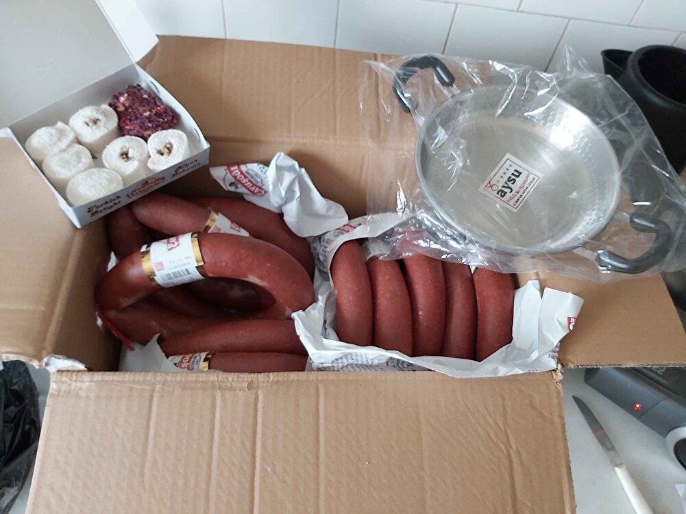 5 kilo aldım yarısı acılı yarısı acısız ,tadı güzel severek tüketiyoruz bitince tekrar sipariş vereceğim,tava ve lokum hediye geldi,paketleme gayet güzel kargo hızlıydı  teşekkür ederiz